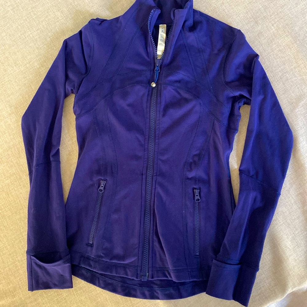 Lululemon long sleeve jacket in royal blue. Size 6